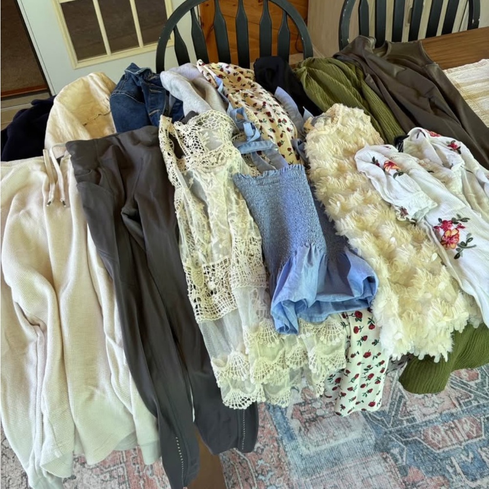 Lot of S + M women’s clothing (14 items)